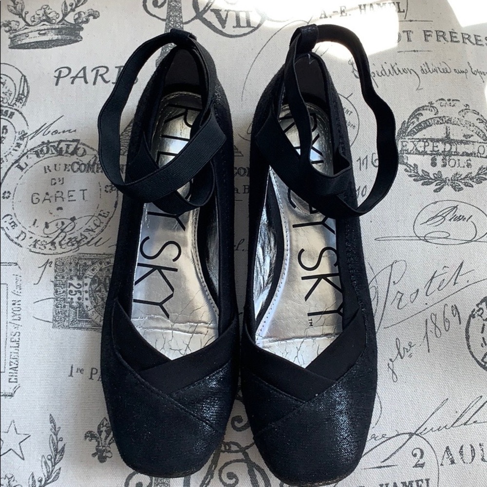 Riley Sky girl flats sz 4